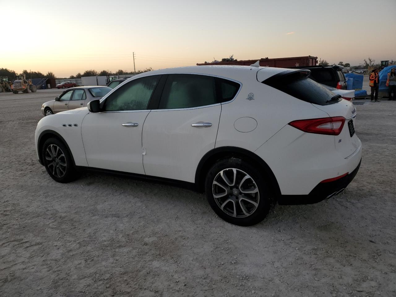 2018 Maserati Levante VIN ZN661XUA2JX289425 Copart auction photo, water/flood damage thumbnail 2