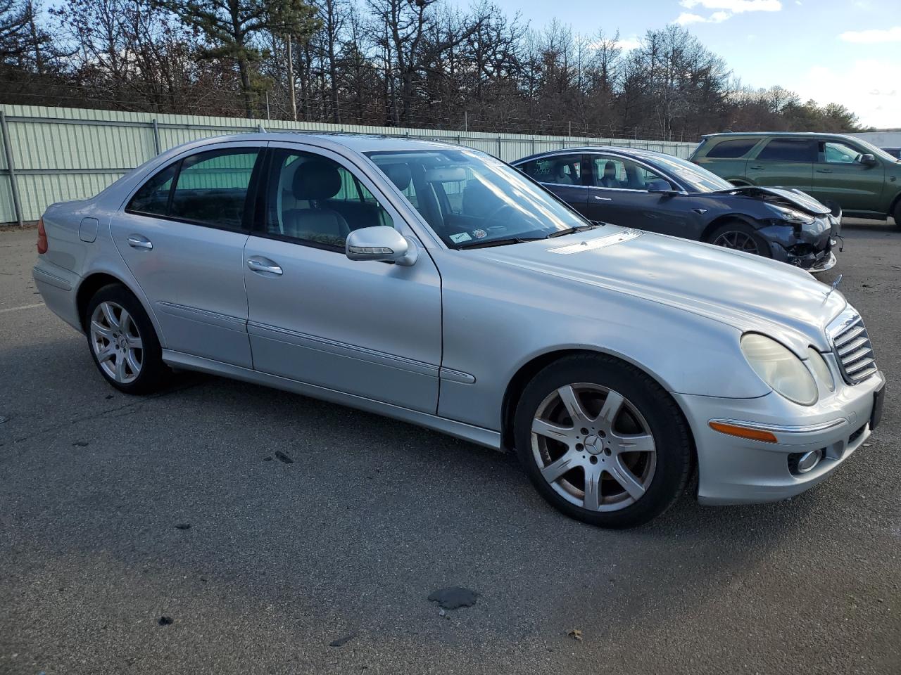2007 Mercedes-Benz E-klasse VIN WDBUF87X07X214830 Copart auction photo, rear end / minor dent/scratches damage thumbnail 4
