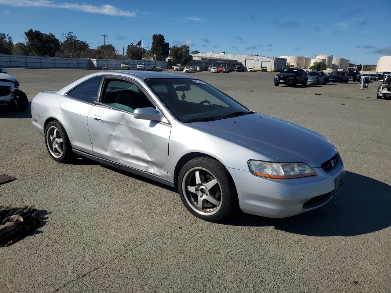1998 Honda Accord VIN 1HGCG2249WA027383 Copart auction photo, side / rear end damage thumbnail 4