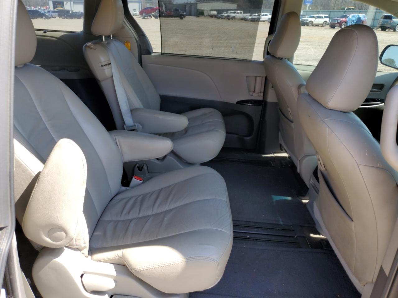 2014 Toyota Sienna VIN 5TDKK3DC0ES424551 Copart auction photo, front end / minor dent/scratches damage thumbnail 11