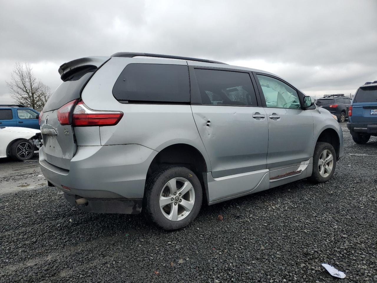 2020 Toyota Sienna VIN 5TDKZ3DC5LS071569 Copart auction photo, all over damage thumbnail 3