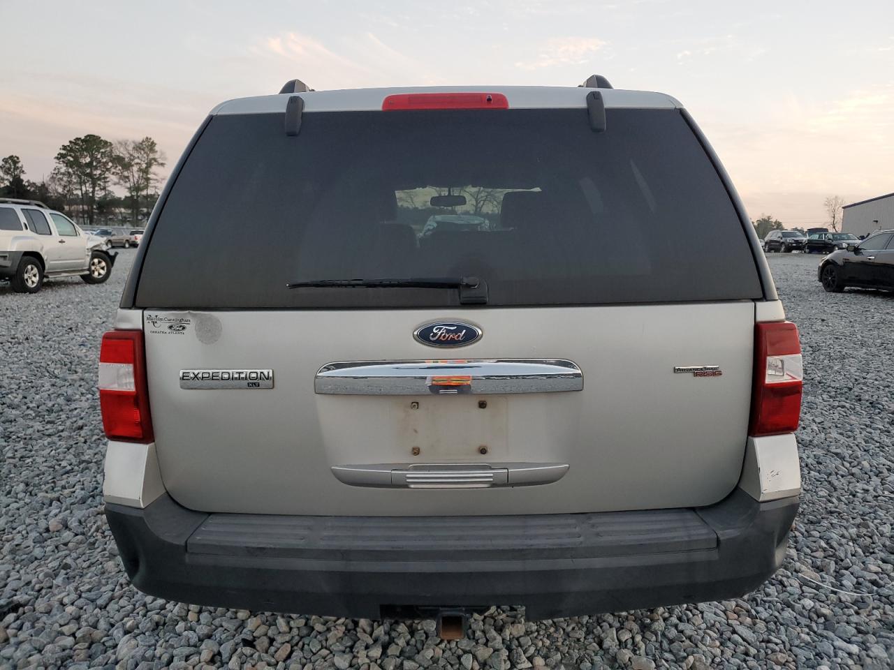 2007 Ford Expedition VIN 1FMFU15557LA40670 Copart auction photo, front end damage thumbnail 6