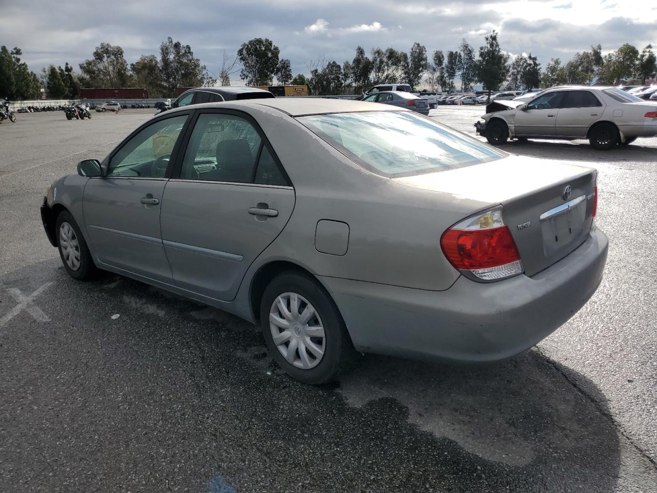 2005 Toyota Camry VIN 4T1BE32K55U957861 Copart auction photo, front end damage thumbnail 2