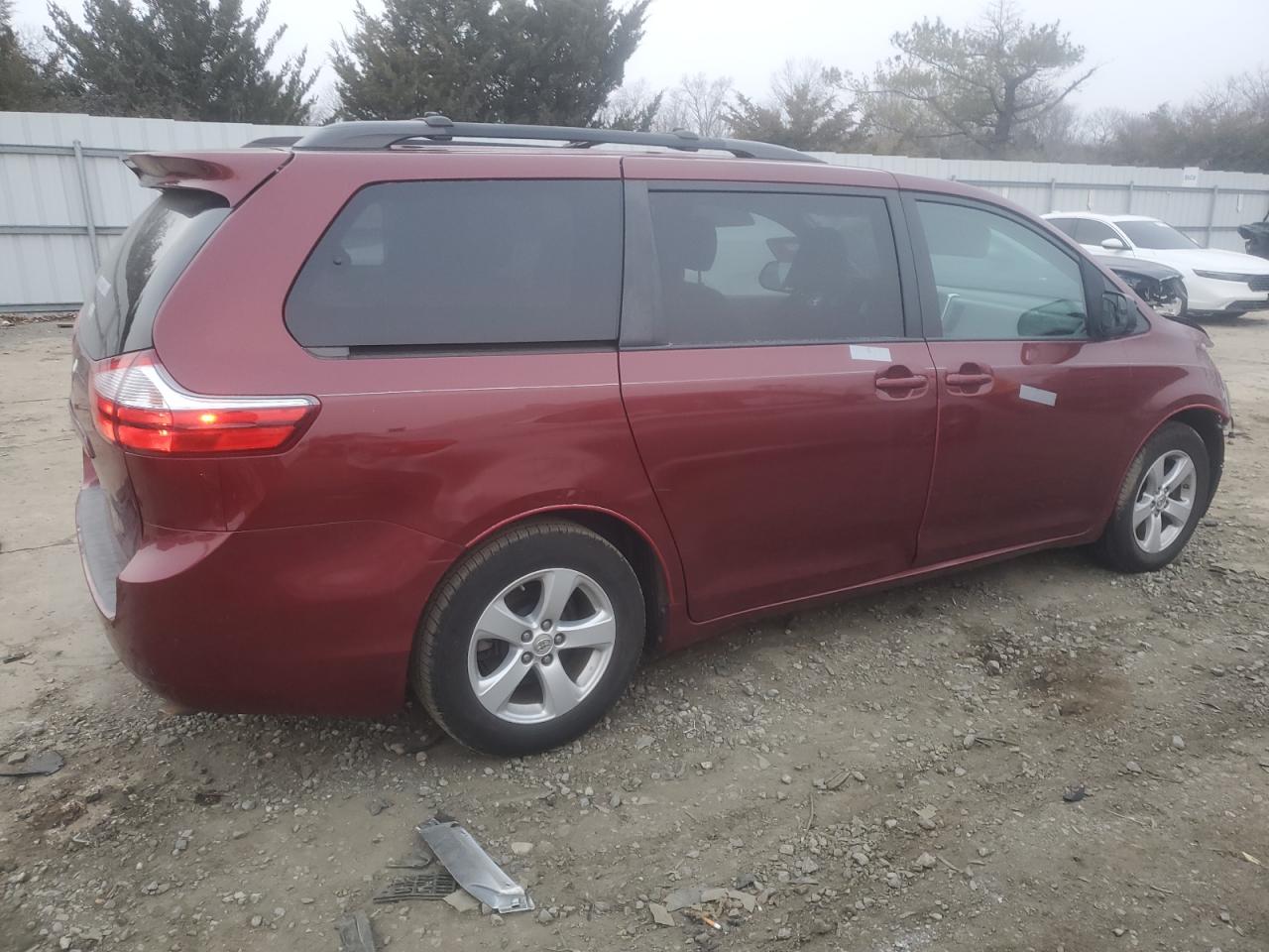 2015 Toyota Sienna VIN 5TDKK3DC6FS688889 Copart auction photo, front end damage thumbnail 3