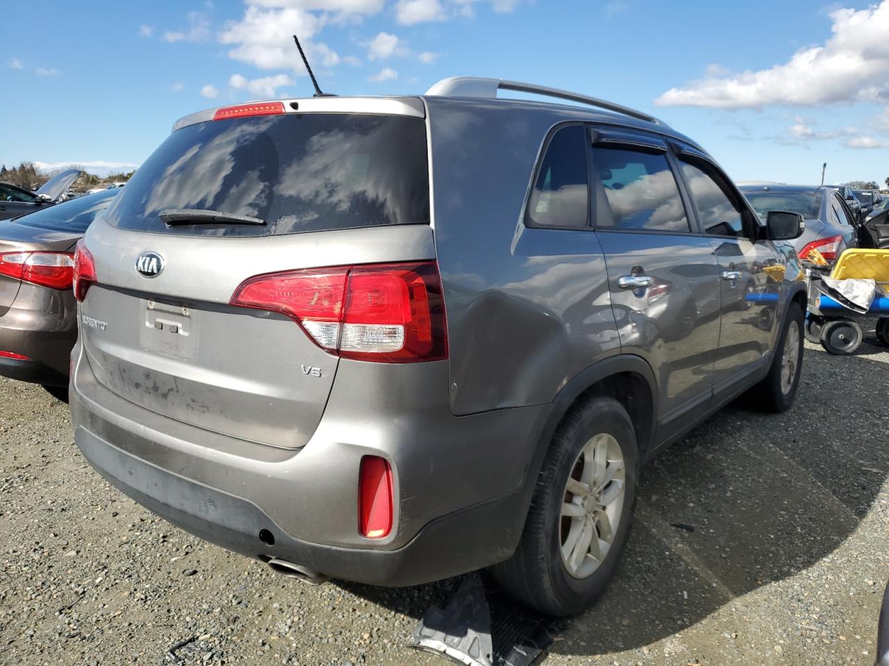 2015 KIA Sorento VIN 5XYKTDA77FG597086 Copart auction photo, mechanical / minor dent/scratches damage thumbnail 3