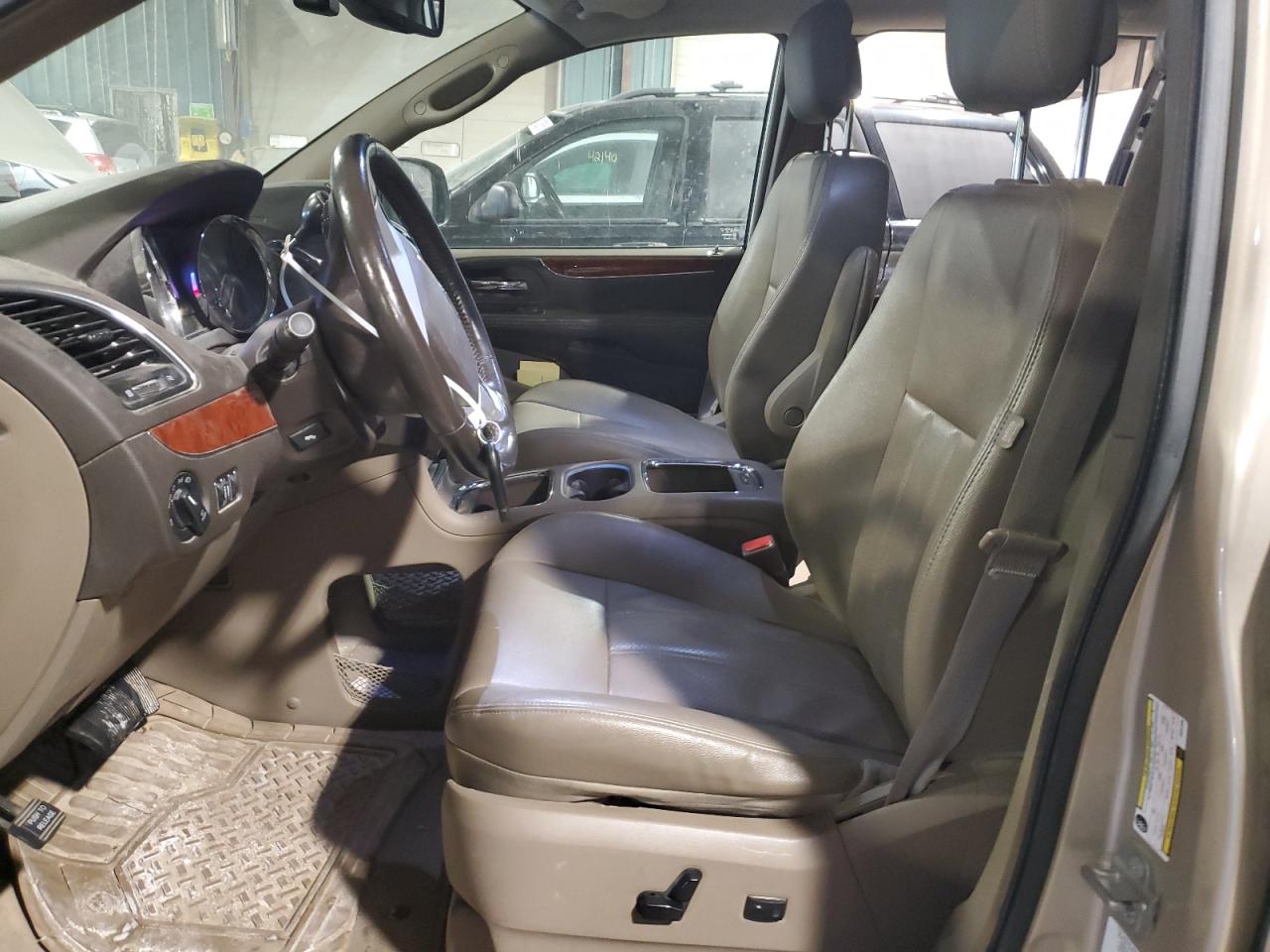 2014 Chrysler Town & Country VIN 2C4RC1CG4ER251808 Copart auction photo, front end / minor dent/scratches damage thumbnail 7