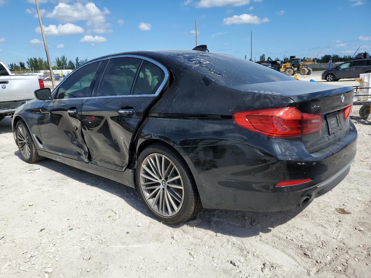 2017 BMW 5er VIN WBAJA7C33HWA70357 Copart auction photo, side / minor dent/scratches damage thumbnail 2