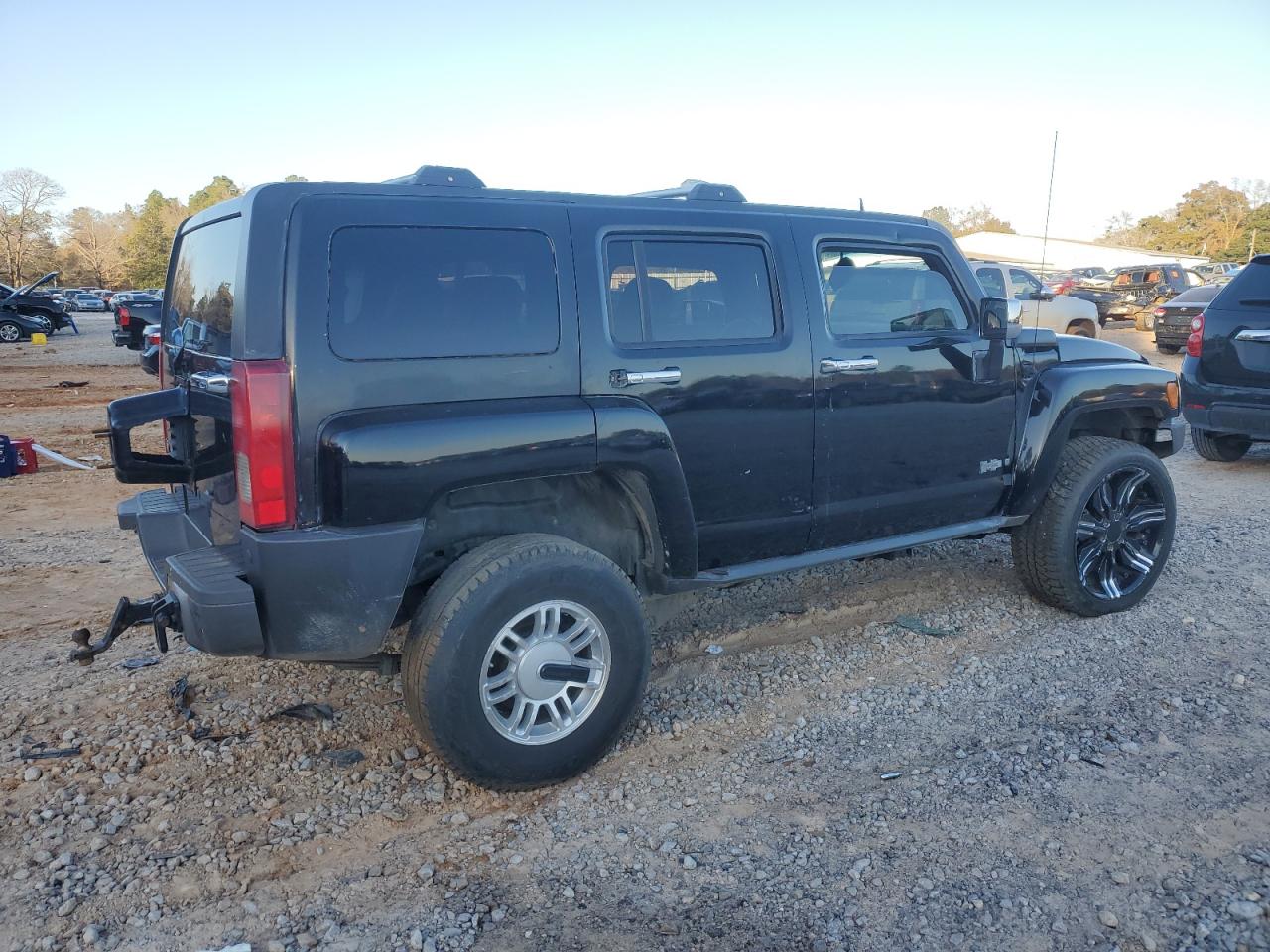 2006 Hummer H3 VIN 5GTDN136568104009 Copart auction photo, minor dent/scratches damage thumbnail 3