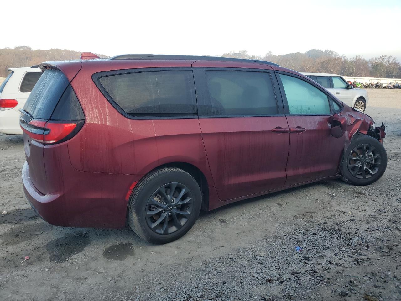 2021 Chrysler Pacifica VIN 2C4RC1BG5MR605433 Copart auction photo, front end / minor dent/scratches damage thumbnail 3