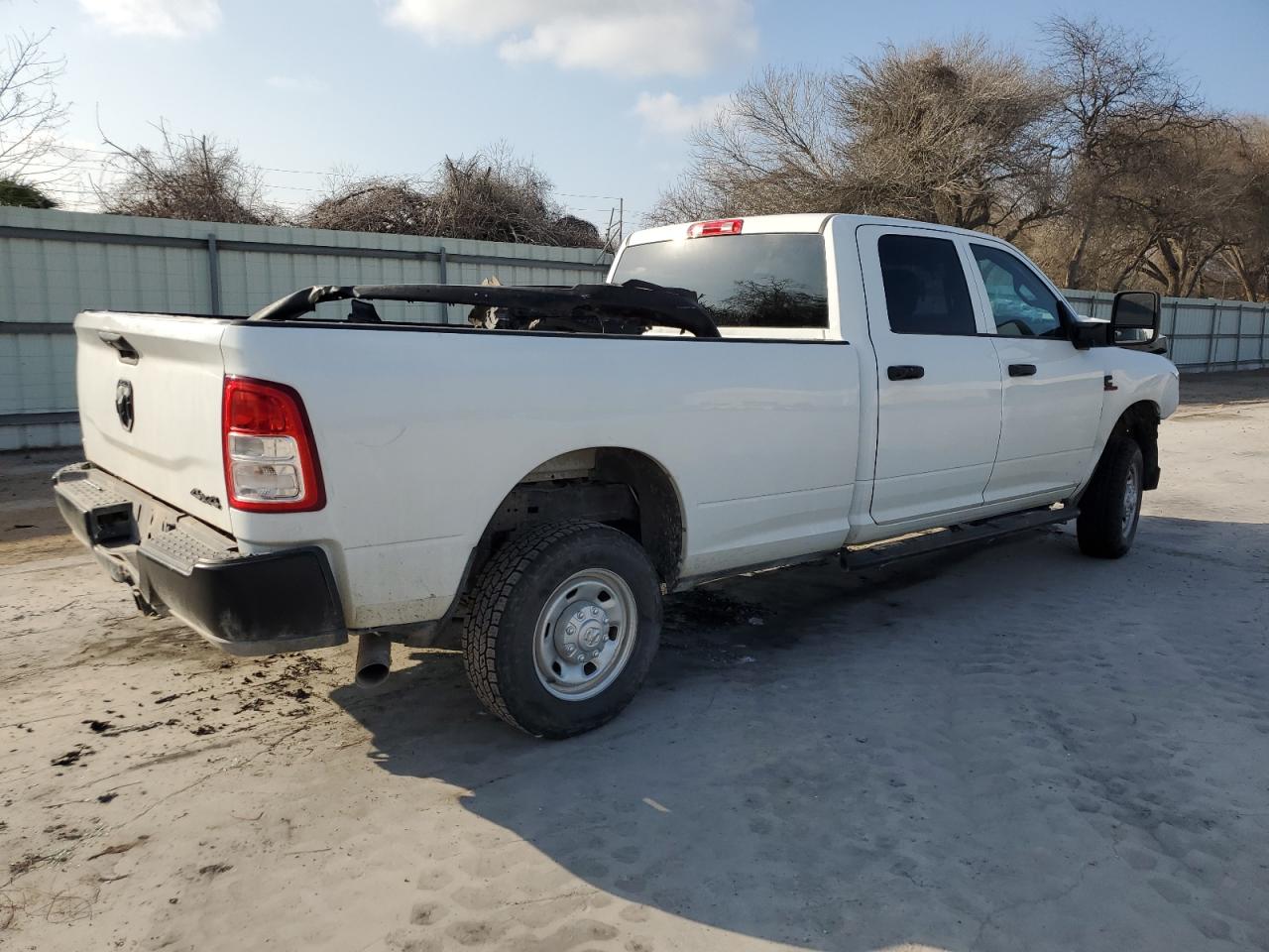 2024 RAM 2500 VIN 3C6UR5HLXRG139877 Copart auction photo, front end / minor dent/scratches damage thumbnail 3