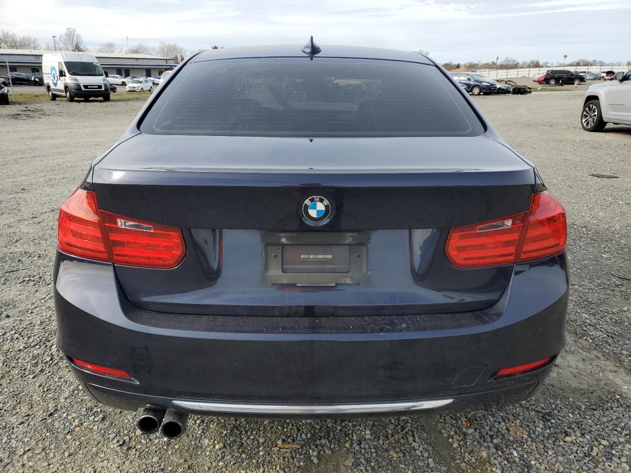 2013 BMW 3er VIN WBA3C1G55DNR46628 Copart auction photo, front end / undercarriage damage thumbnail 6