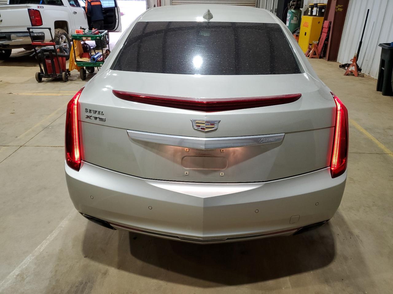 2016 Cadillac XTS VIN 2G61M5S33G9102053 Copart auction photo, front end / minor dent/scratches damage thumbnail 6