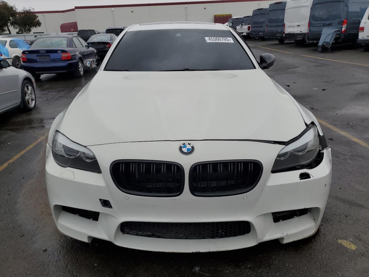 2013 BMW M5 VIN WBSFV9C58DC773304 Copart auction photo, front end / undercarriage damage thumbnail 5
