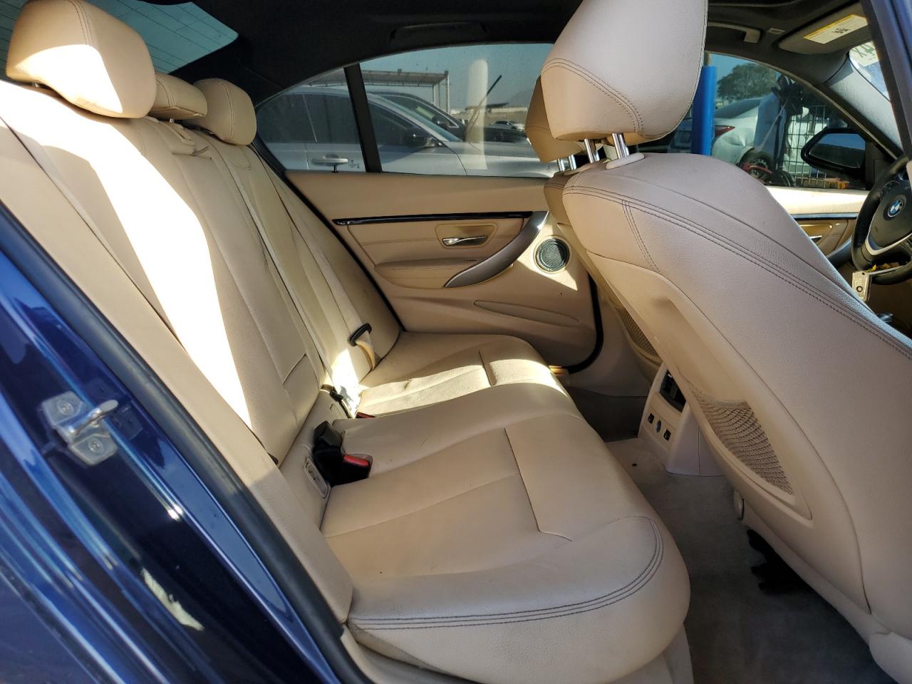 2016 BMW 3er VIN WBA8E9C58GK645801 Copart auction photo, front end / minor dent/scratches damage thumbnail 10