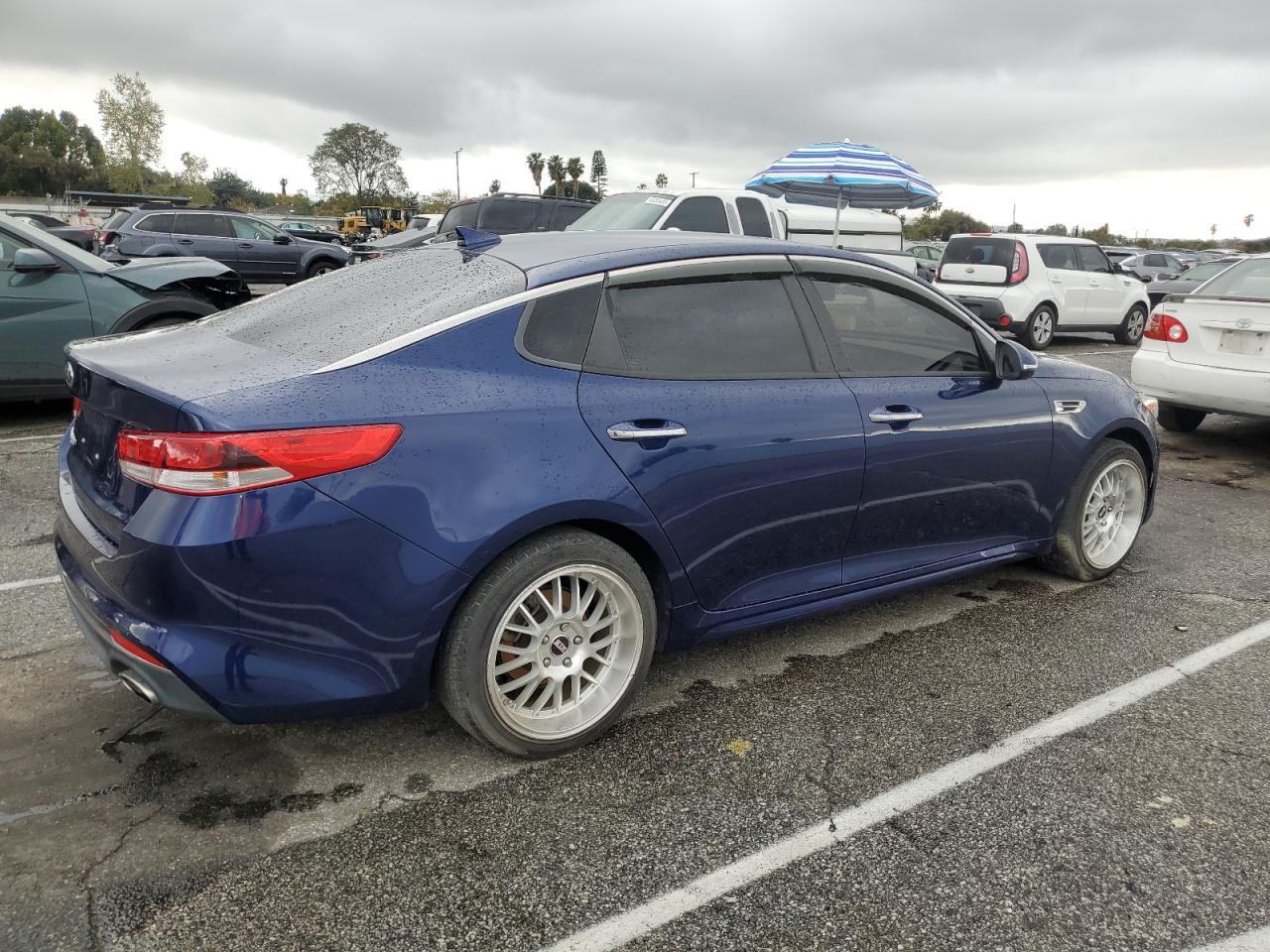 2018 KIA Optima VIN 5XXGT4L36JG200769 Copart auction photo, vandalism / minor dent/scratches damage thumbnail 3