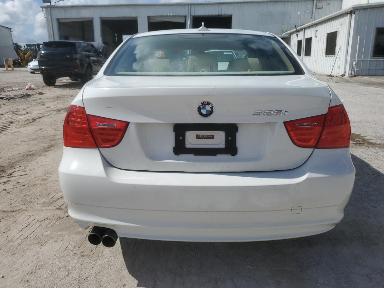 2011 BMW 3er VIN WBAPK7C54BF196658 Copart auction photo, side / front end damage thumbnail 6