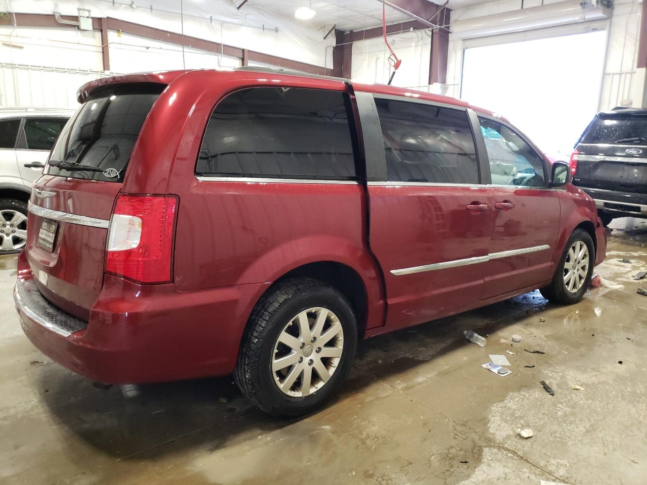 2015 Chrysler Town & Country VIN 2C4RC1BG9FR628572 Copart auction photo, front end / side damage thumbnail 3