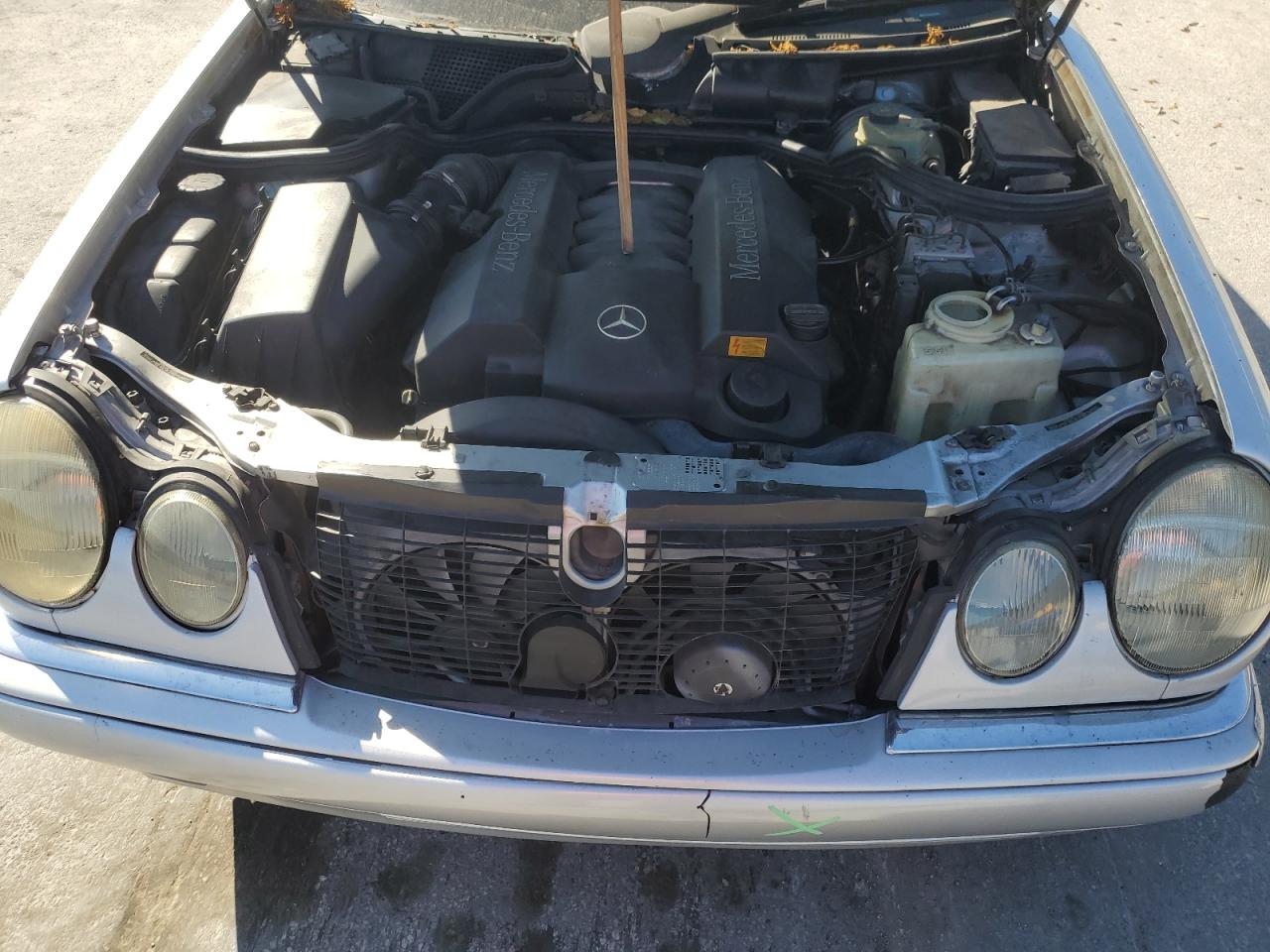 1999 Mercedes-Benz E-klasse VIN WDBJF70H5XA870931 Copart auction photo, minor dent/scratches damage thumbnail 11