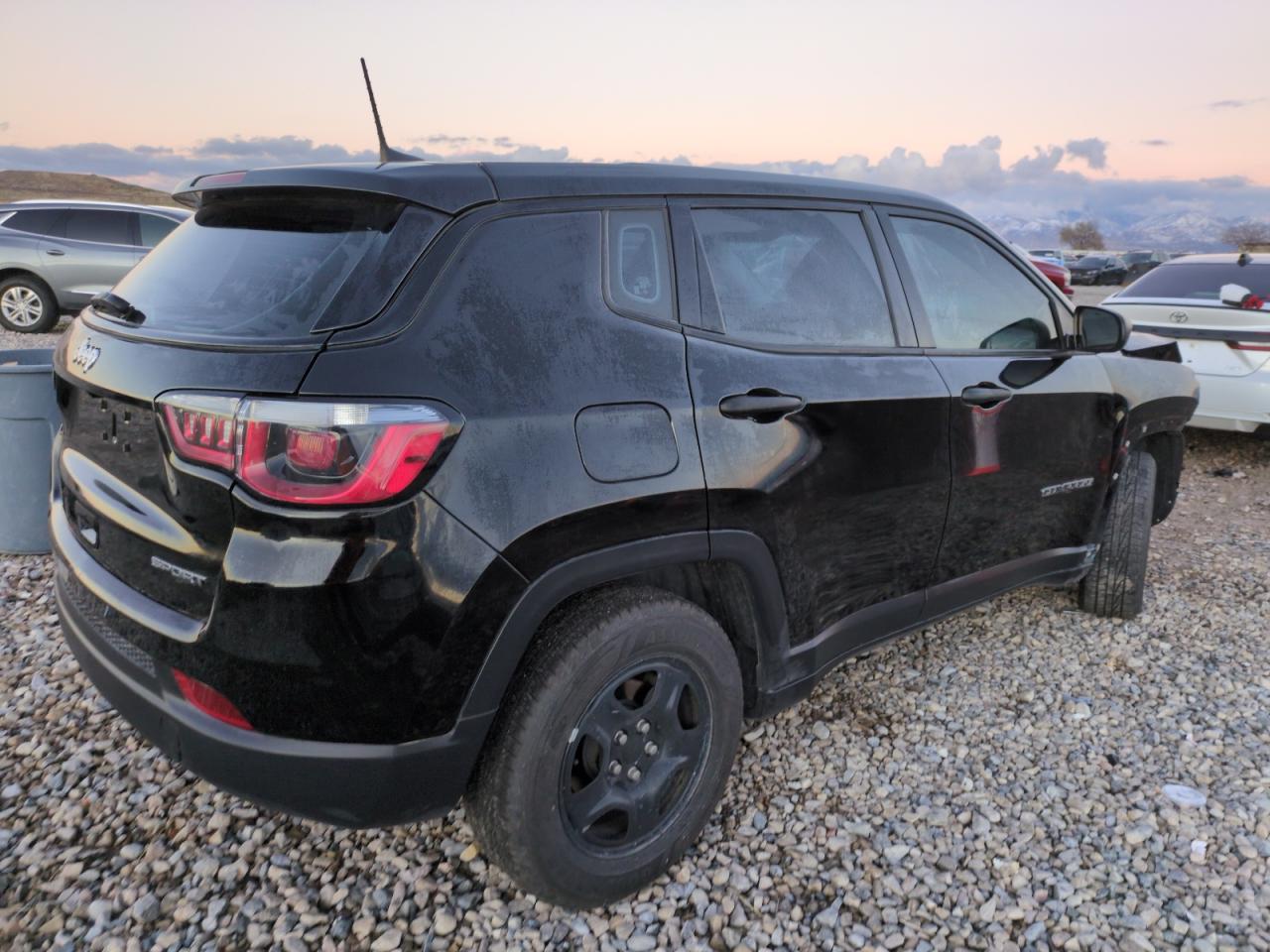 2019 Jeep Compass VIN 3C4NJCAB1KT615814 Copart auction photo, front end damage thumbnail 3