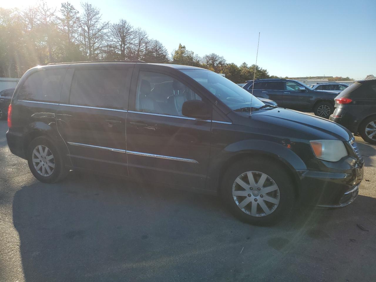 2014 Chrysler Town & Country VIN 2C4RC1BG8ER277829 Copart auction photo, mechanical / minor dent/scratches damage thumbnail 4