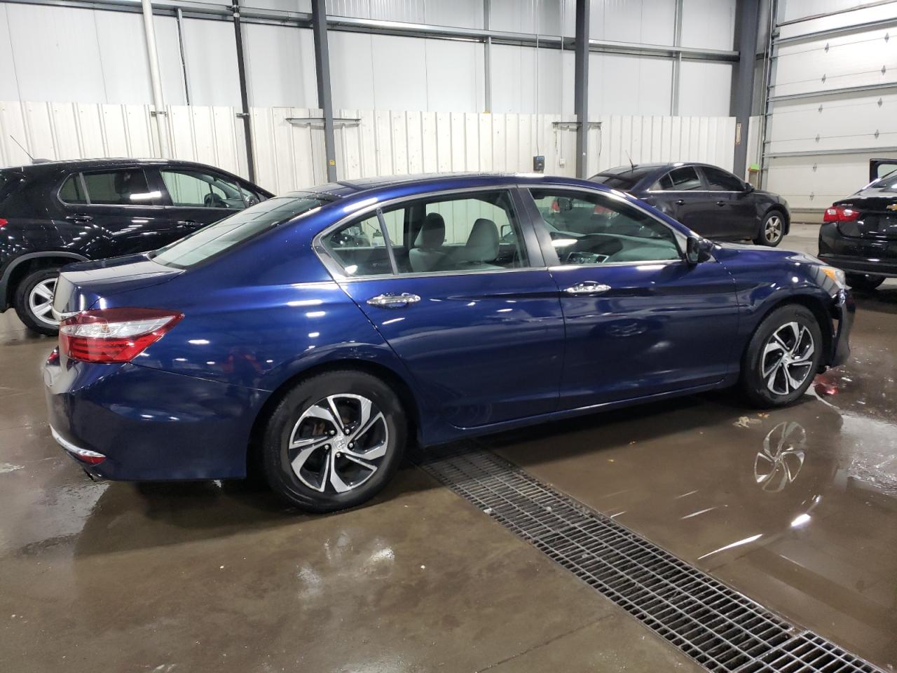 2017 Honda Accord VIN 1HGCR2F3XHA257402 Copart auction photo, front end damage thumbnail 3