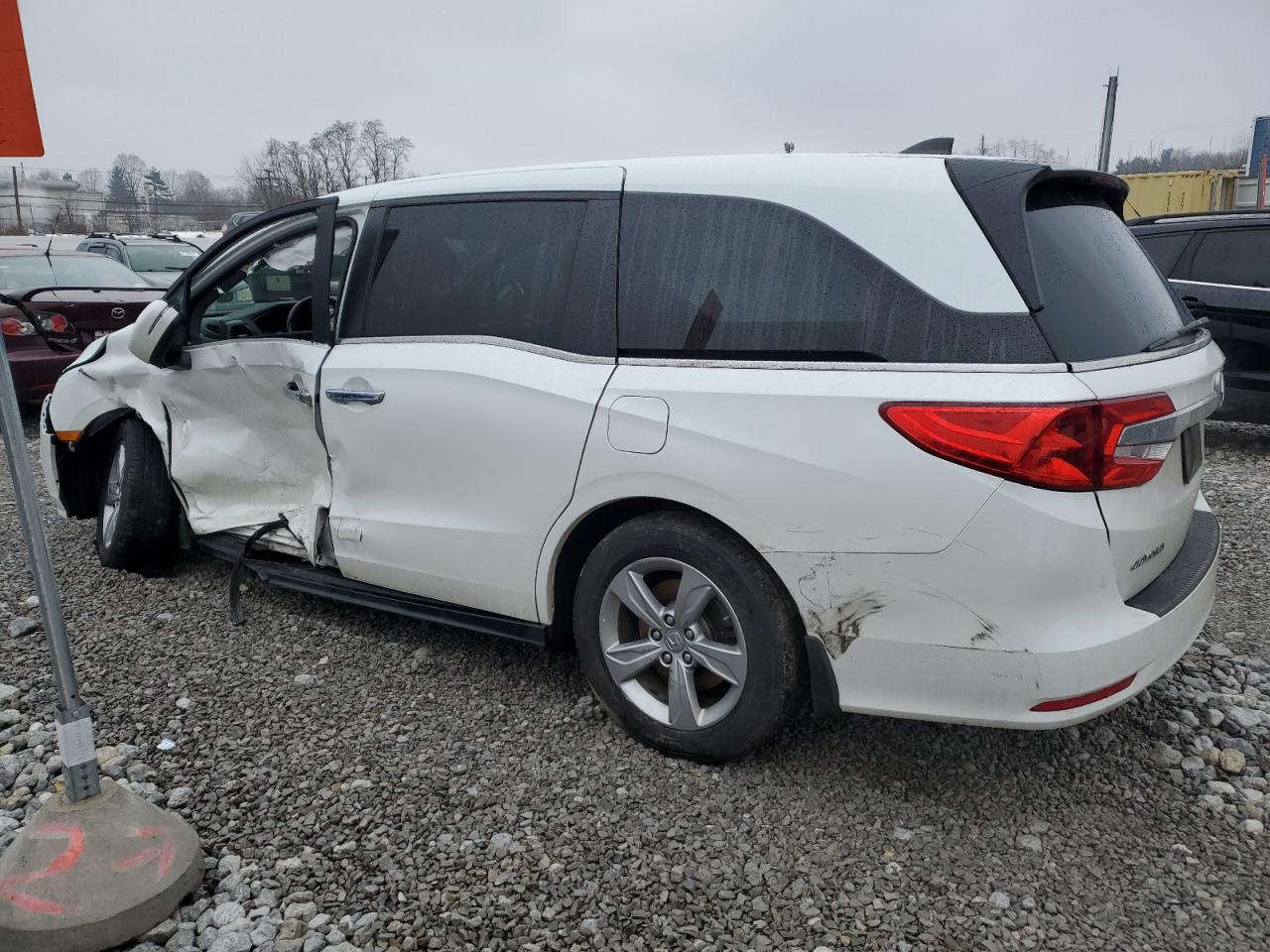 2020 Honda Odyssey VIN 5FNRL6H78LB068202 Copart auction photo, side / front end damage thumbnail 2