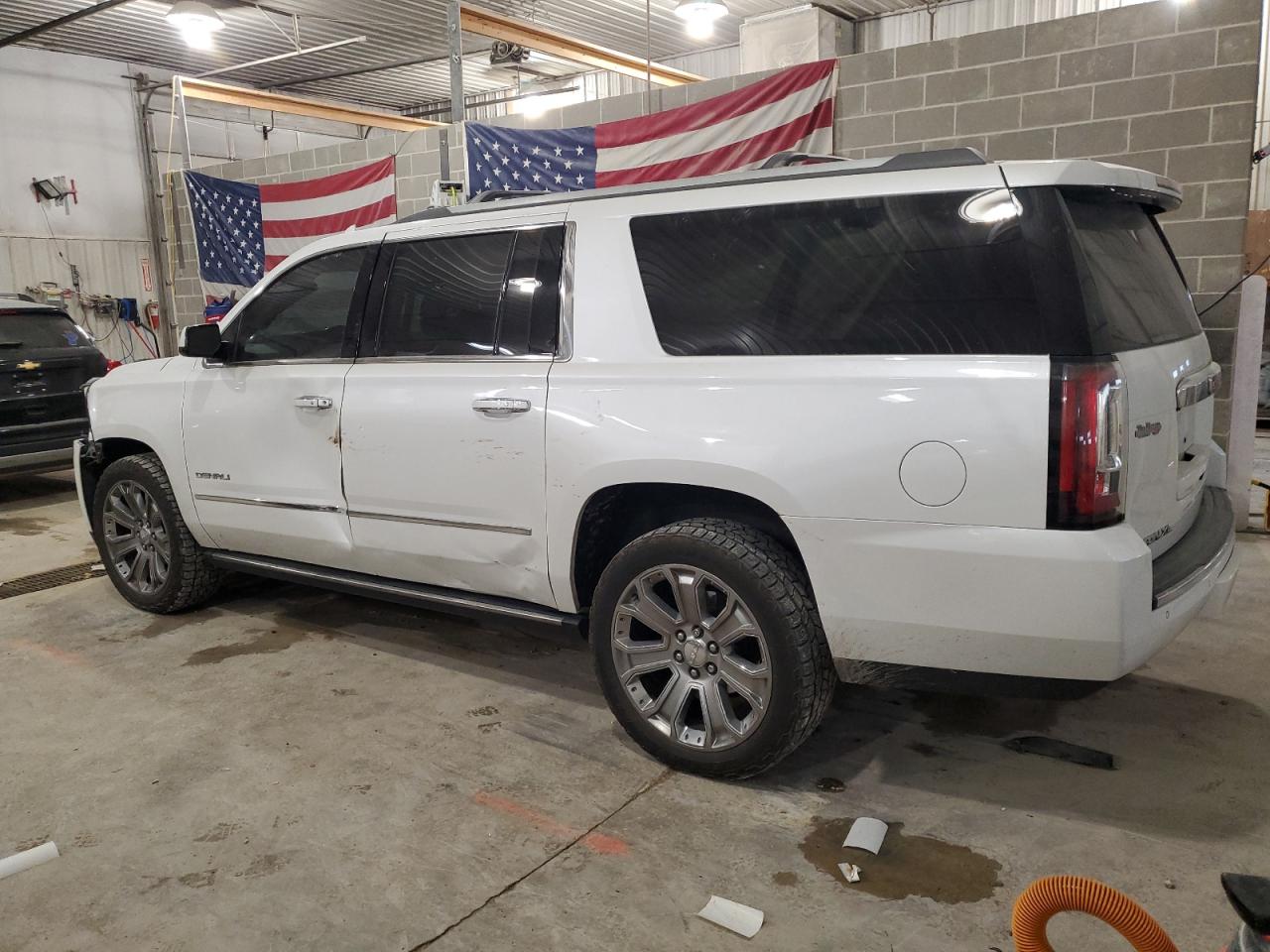 2016 GMC Yukon VIN 1GKS2HKJ2GR380895 Copart auction photo, all over damage thumbnail 2