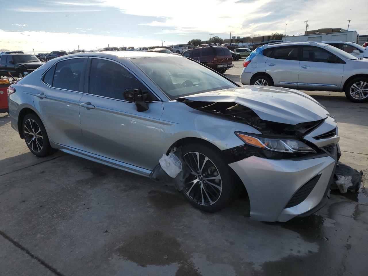 2018 Toyota Camry VIN 4T1B11HK7JU577387 Copart auction photo, front end / rear end damage thumbnail 4