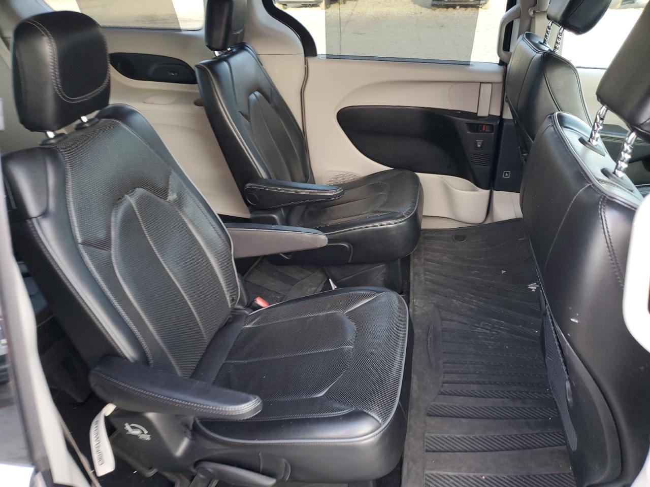 2019 Chrysler Pacifica VIN 2C4RC1GG0KR551819 Copart auction photo, front end / side damage thumbnail 12