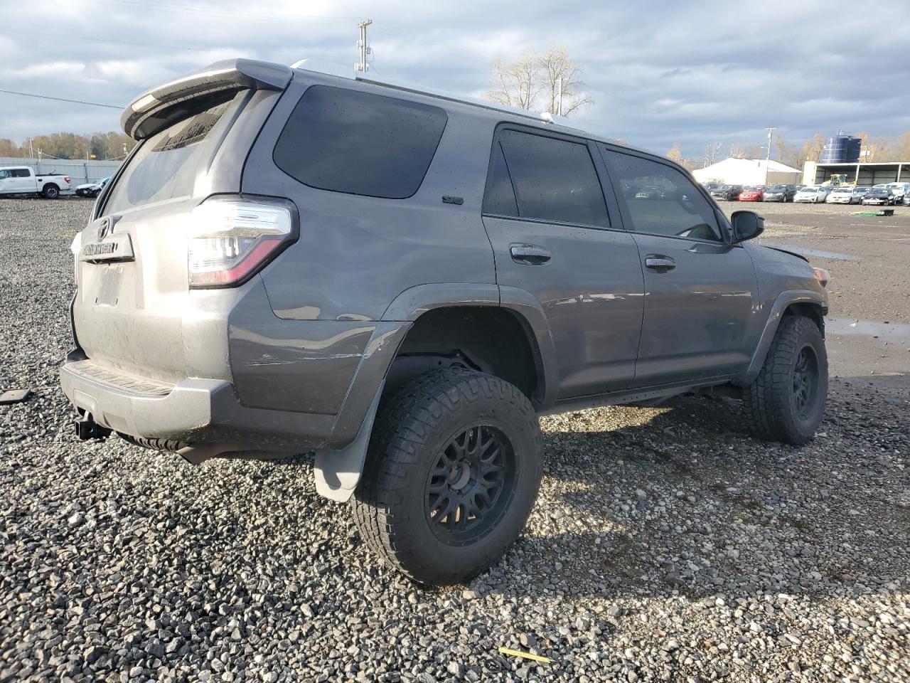 2018 Toyota 4Runner VIN JTEBU5JR2J5583615 Copart auction photo, front end / undercarriage damage thumbnail 3