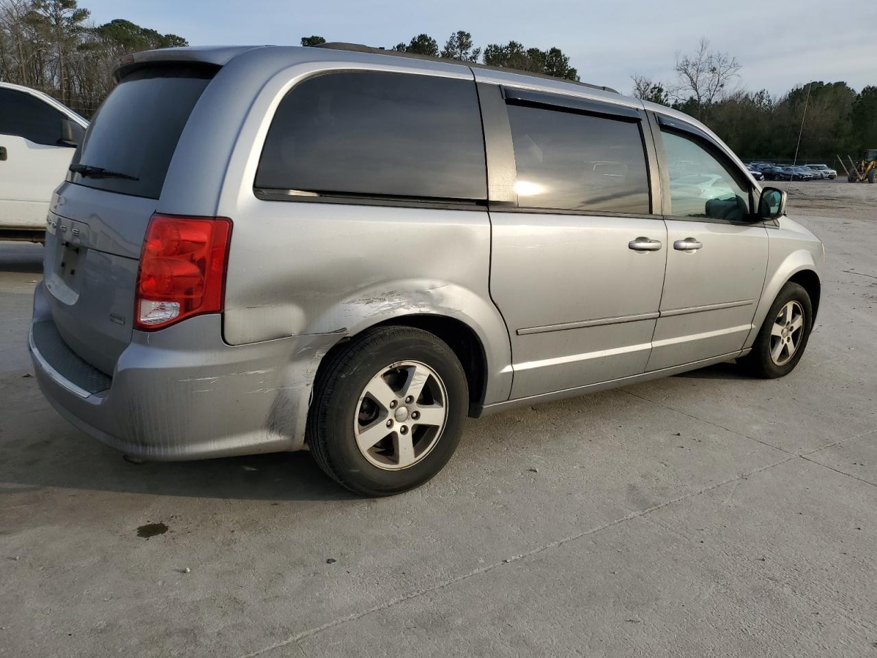 2013 Dodge Caravan VIN 2C4RDGCG9DR582124 Copart auction photo, side / rear end damage thumbnail 3