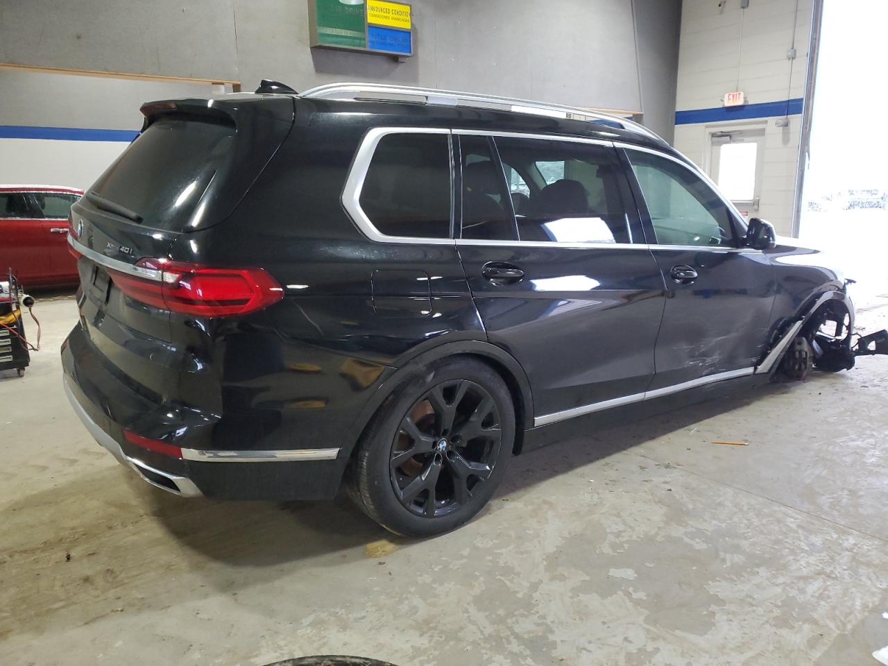 2020 BMW X7 VIN 5UXCW2C02L9B60336 Copart auction photo, front end / undercarriage damage thumbnail 3