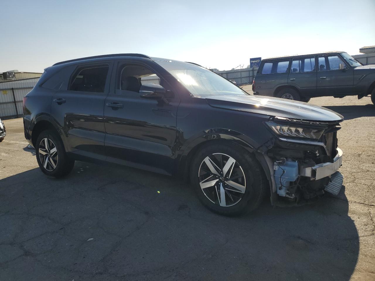 2021 KIA Sorento VIN 5XYRL4LC1MG054421 Copart auction photo, front end / side damage thumbnail 4