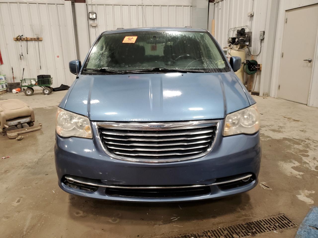 2011 Chrysler Town & Country VIN 2A4RR5DG7BR746756 Copart auction photo, front end damage thumbnail 5