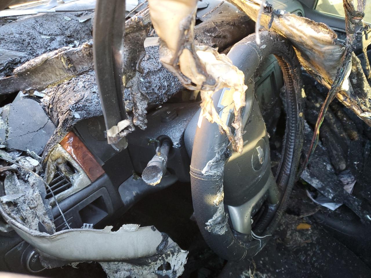 2013 Chevrolet Avalanche VIN 3GNMCEE09DG182031 Copart auction photo, burn damage thumbnail 9