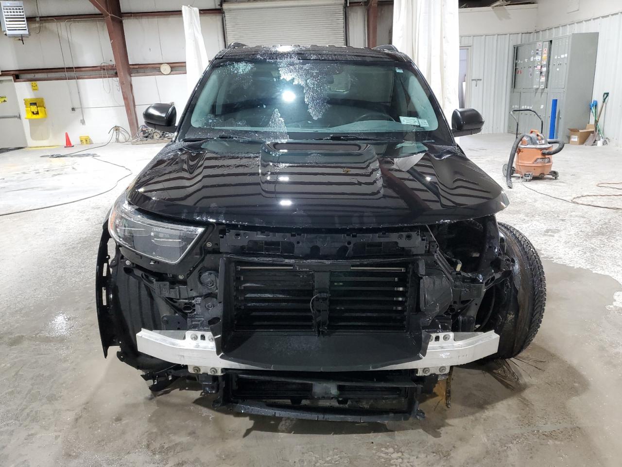 2022 Ford Explorer VIN 1FMSK8DH8NGA09329 Copart auction photo, front end / side damage thumbnail 5