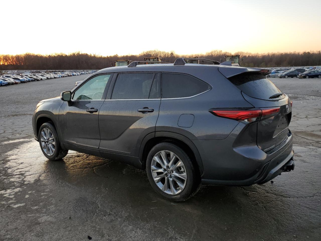 2021 Toyota Highlander VIN 5TDYZRAH5MS515659 Copart auction photo, side / rear end damage thumbnail 2