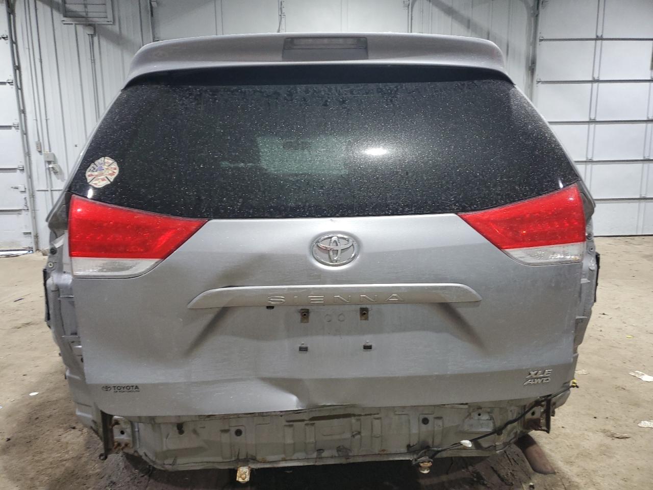 2011 Toyota Sienna VIN 5TDDK3DC8BS026315 Copart auction photo, rear end / minor dent/scratches damage thumbnail 6