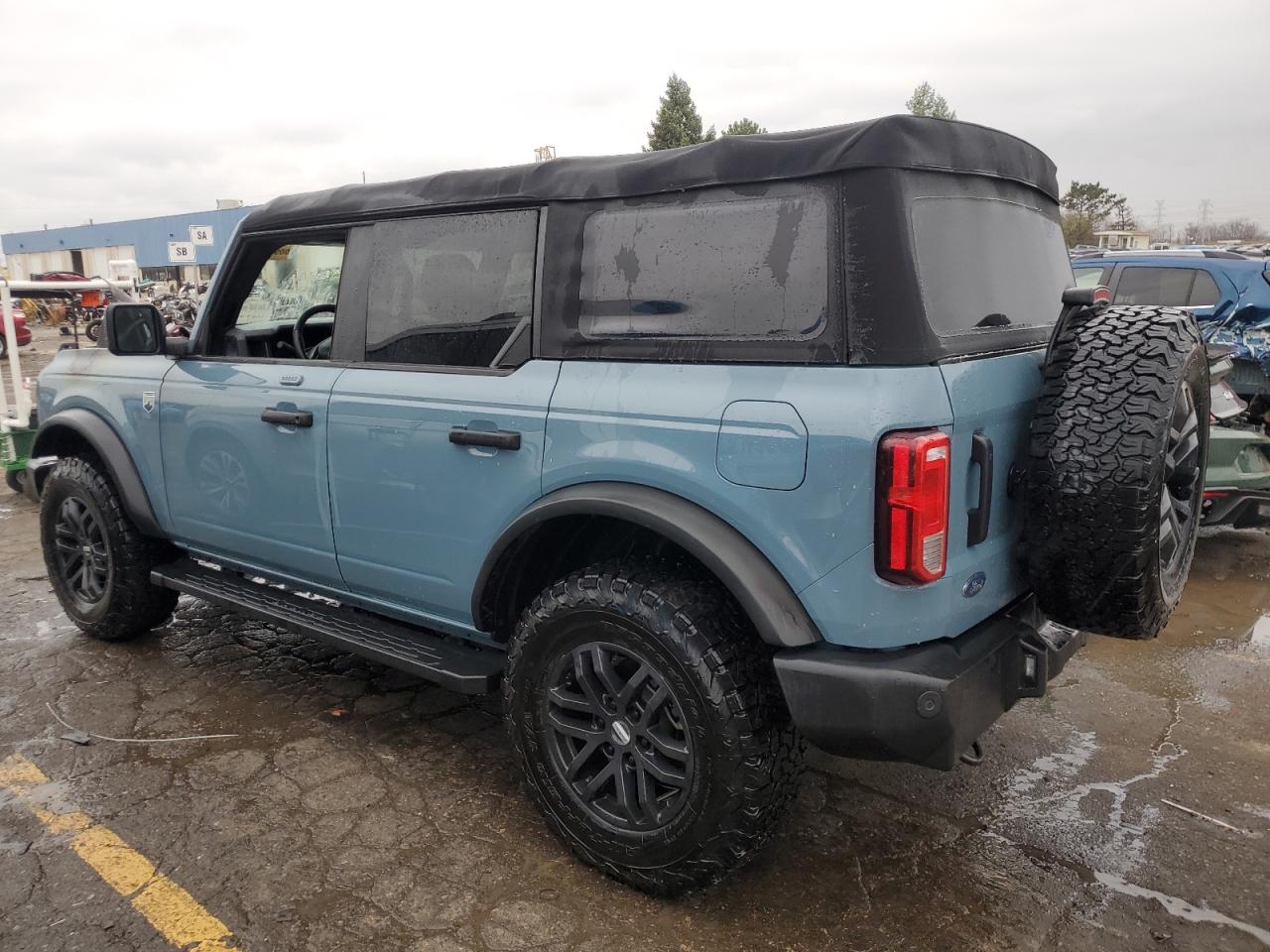 2022 Ford Bronco VIN 1FMDE5BH5NLB71122 Copart auction photo, burn - engine damage thumbnail 2