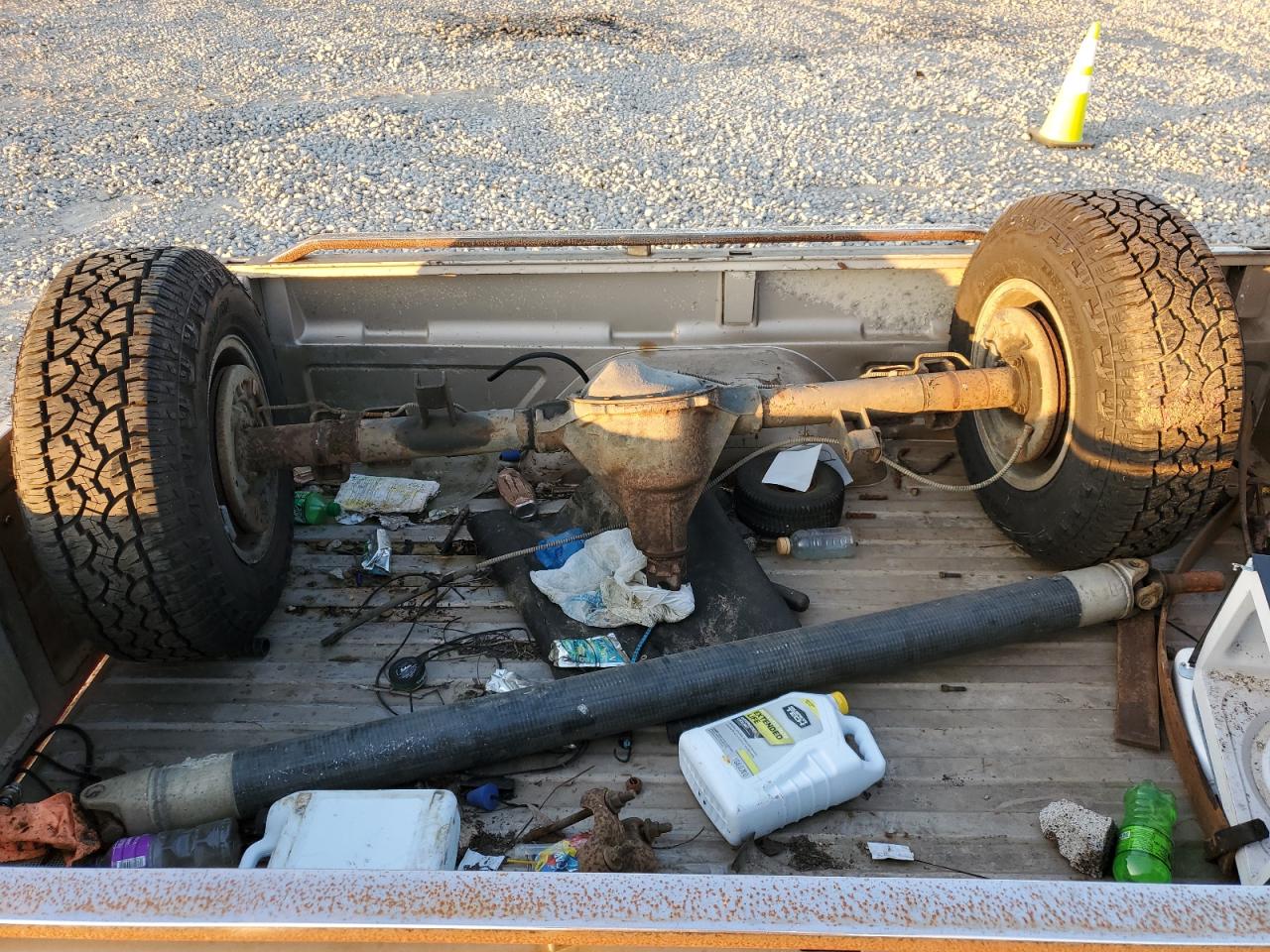 1989 GMC Sierra VIN 1GTDC14K2KZ536277 Copart auction photo, rear end / side damage thumbnail 12