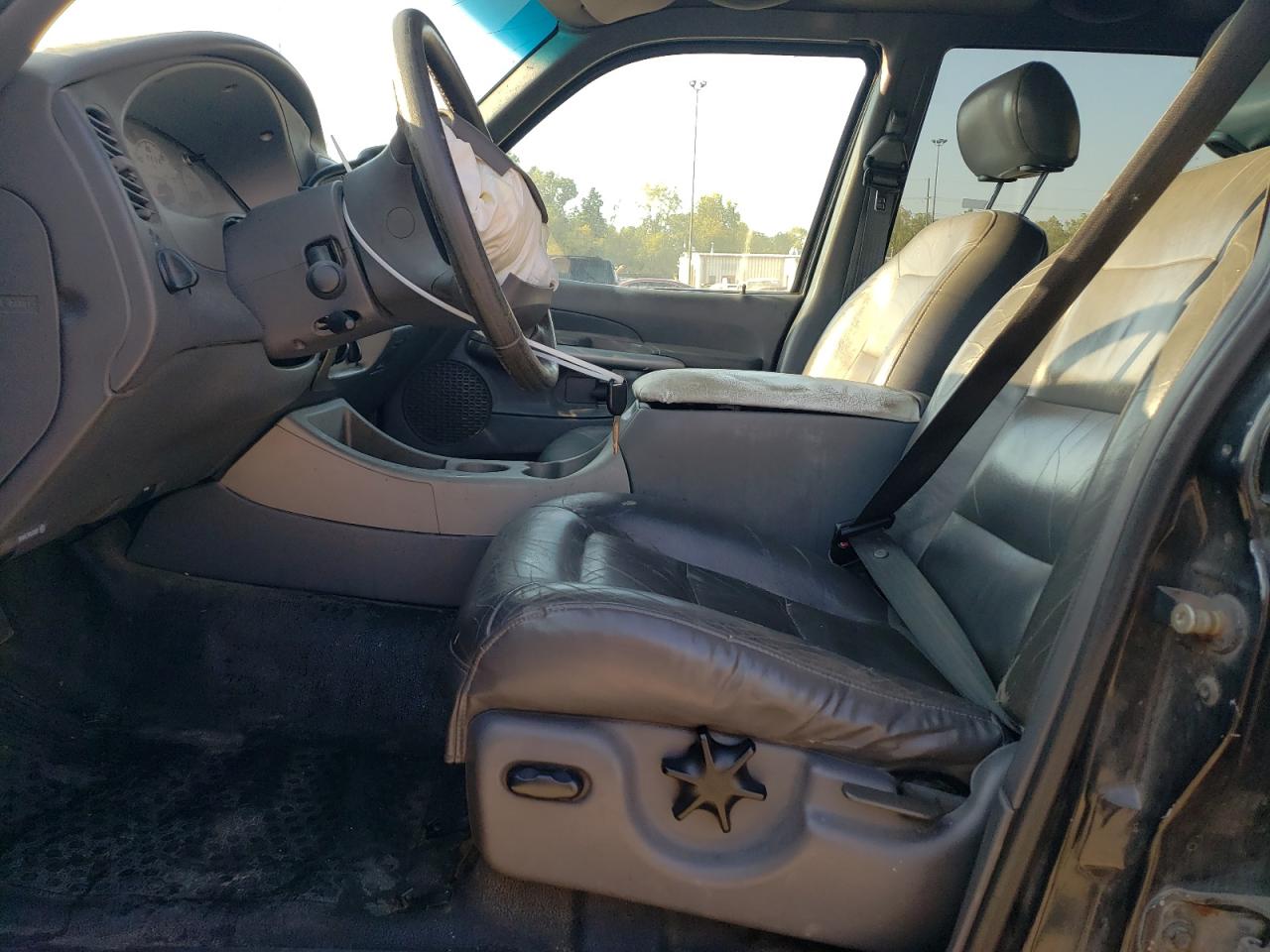 2002 Ford Explorer VIN 1FMZU77E82UC25523 Copart auction photo, front end damage thumbnail 7