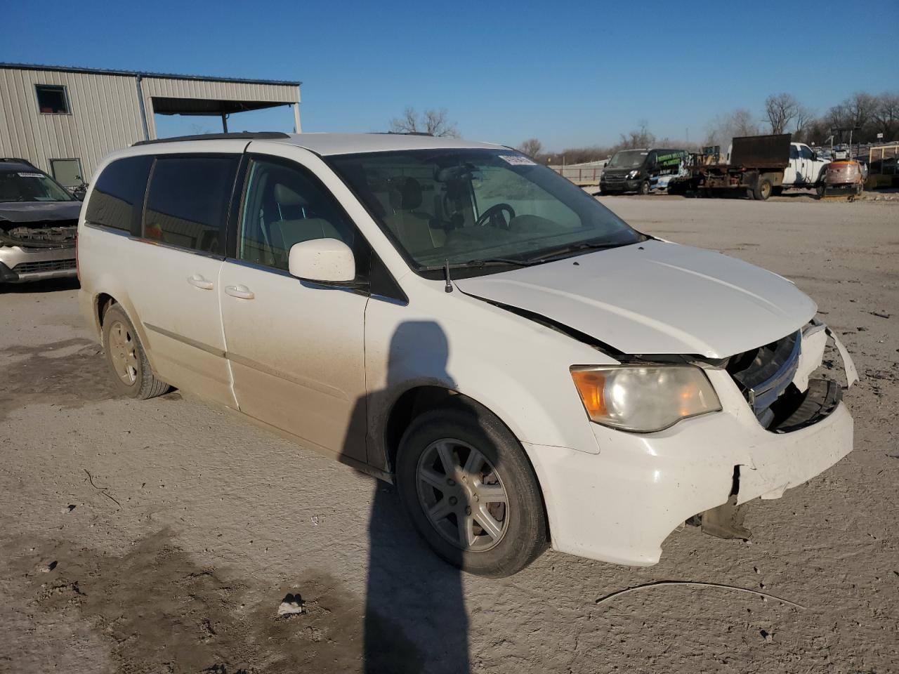 2012 Chrysler Town & Country VIN 2C4RC1BGXCR300055 Copart auction photo, front end damage thumbnail 4