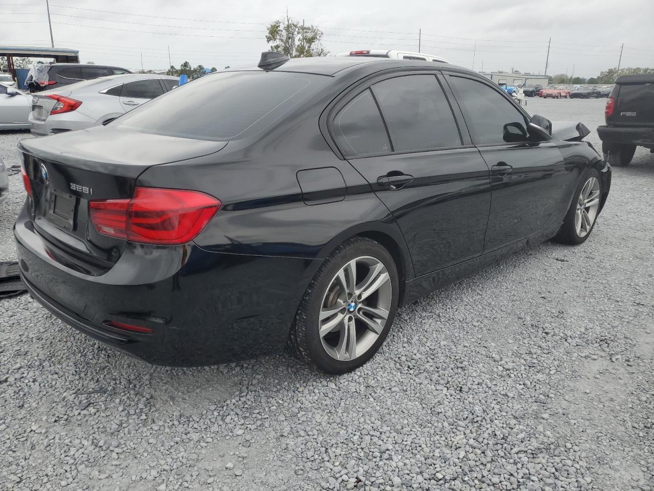 2016 BMW 3er VIN WBA8E9G51GNT82172 Copart auction photo, front end damage thumbnail 3