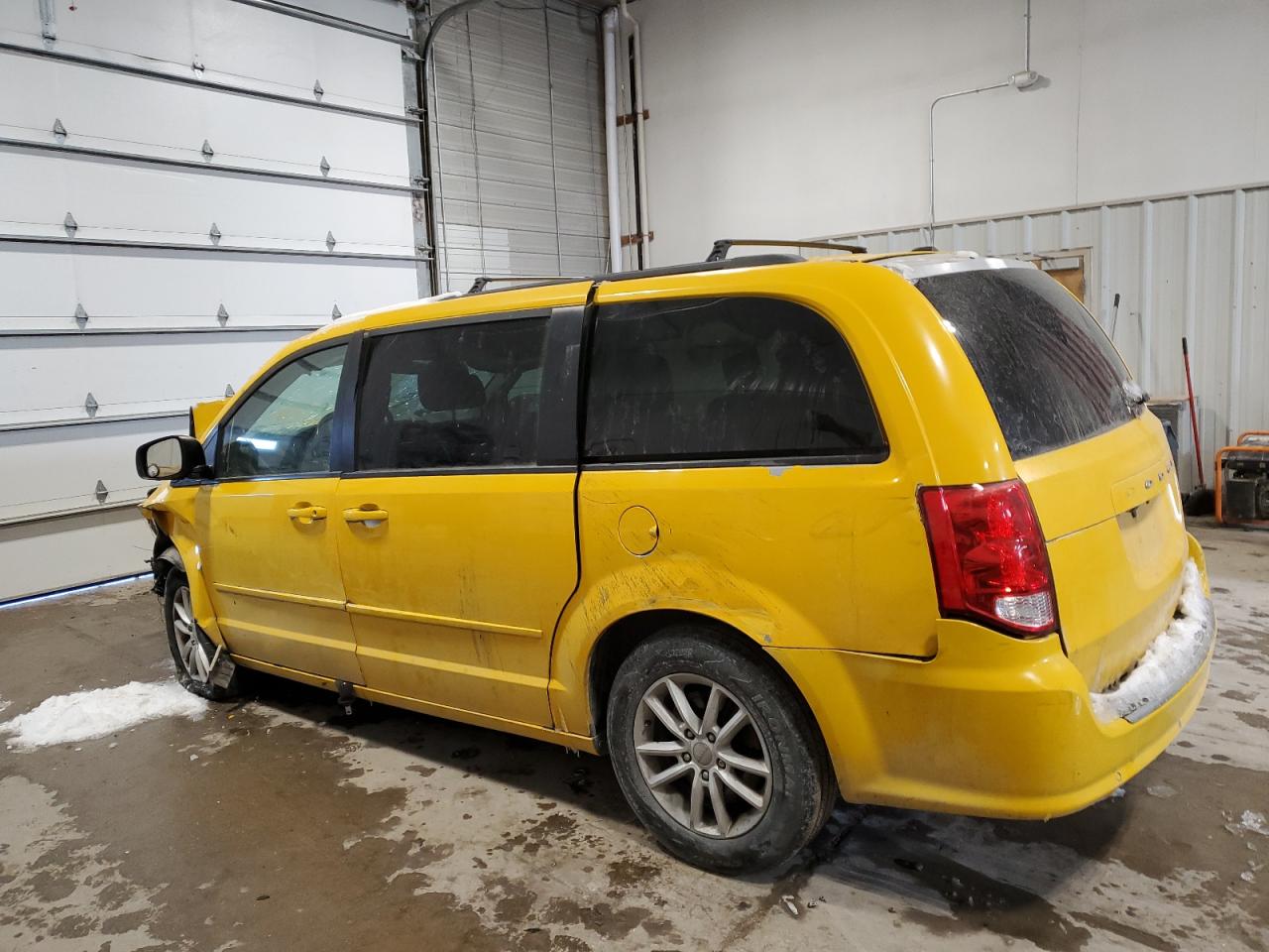 2015 Dodge Caravan VIN 2C4RDGCG0FR603901 Copart auction photo, front end / rear end damage thumbnail 2