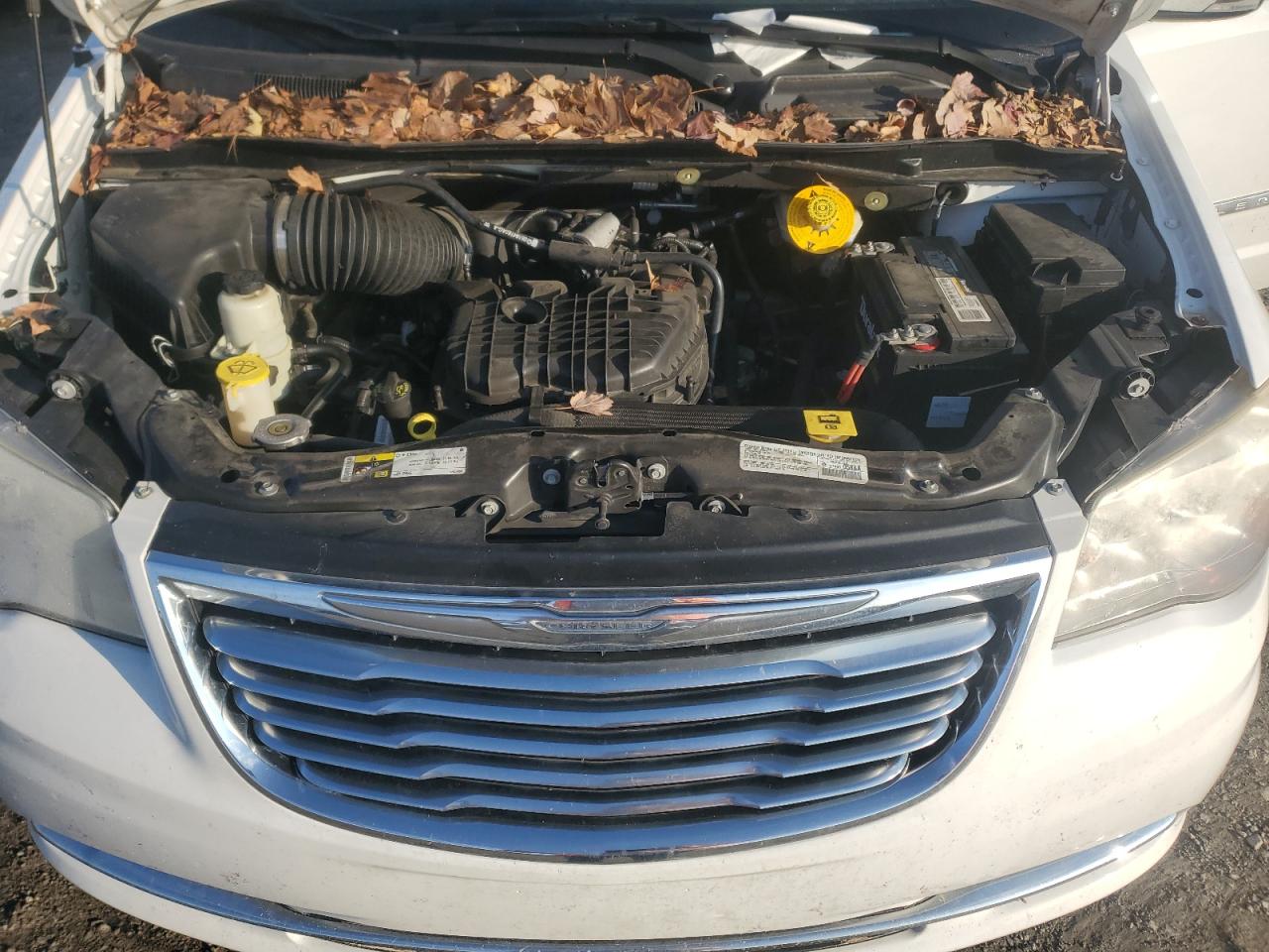 2014 Chrysler Town & Country VIN 2C4RC1CG9ER425632 Copart auction photo, water/flood damage thumbnail 13
