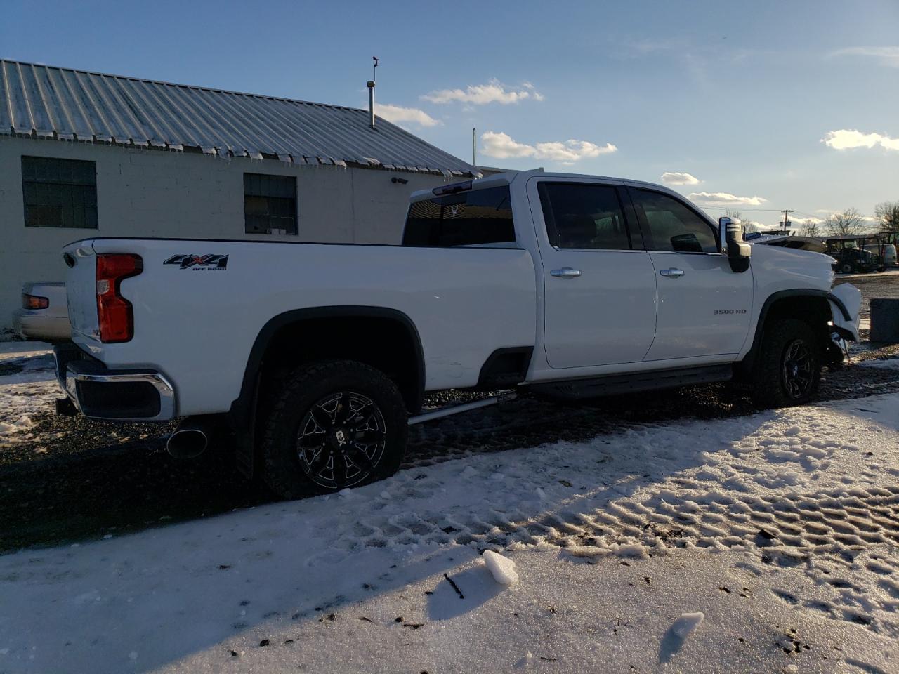 2020 Chevrolet Silverado VIN 1GC4YUEYXLF162638 Copart auction photo, front end / side damage thumbnail 3