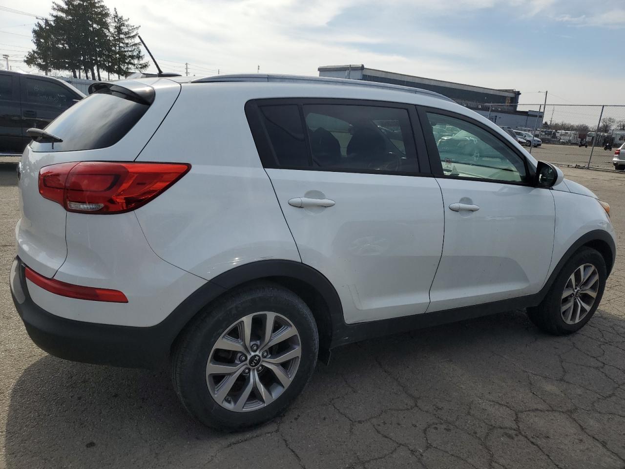 2016 KIA Sportage VIN KNDPB3AC5G7845138 Copart auction photo, front end damage thumbnail 3