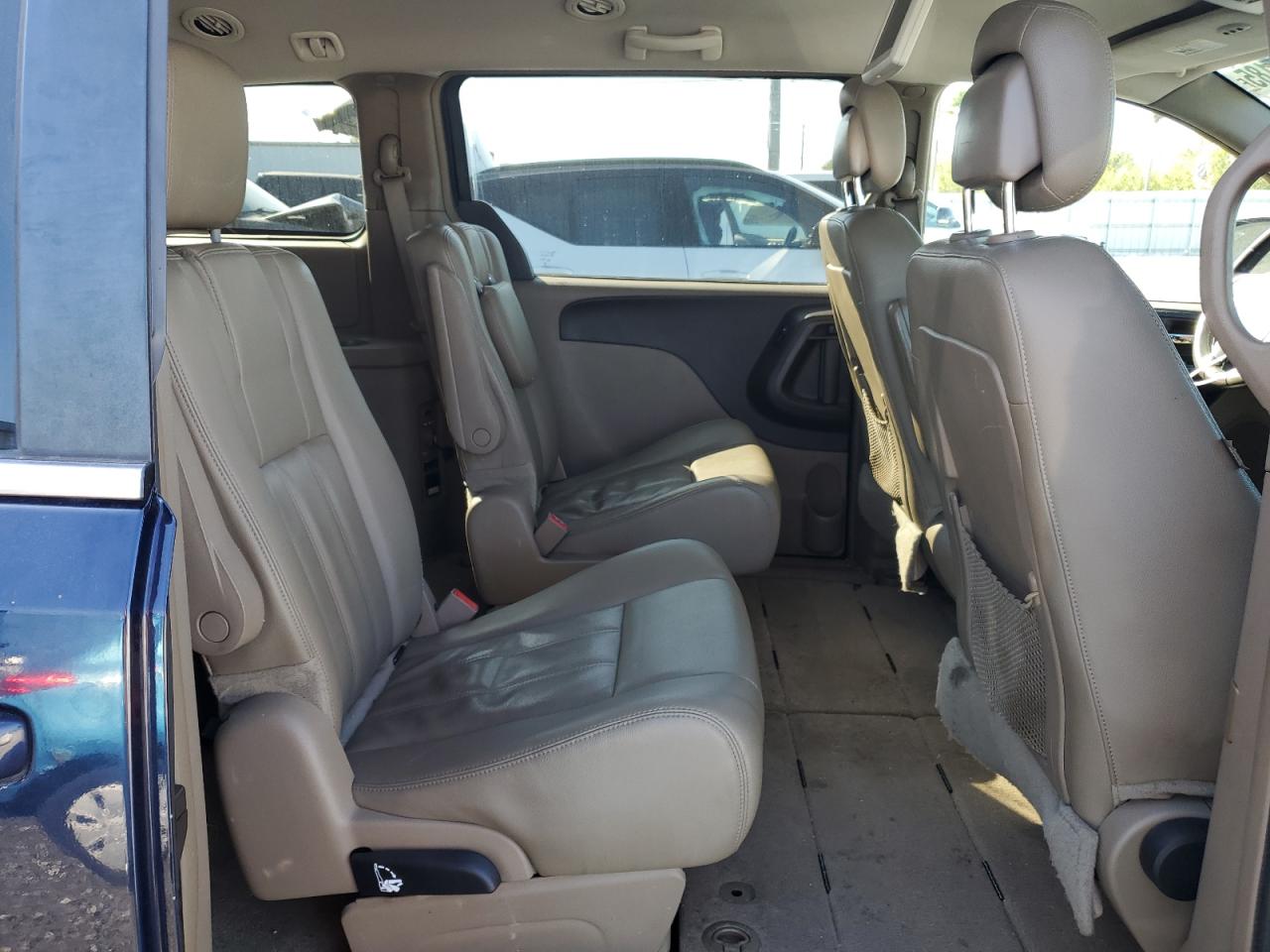 2016 Chrysler Town & Country VIN 2C4RC1BG1GR164792 Copart auction photo, front end damage thumbnail 11