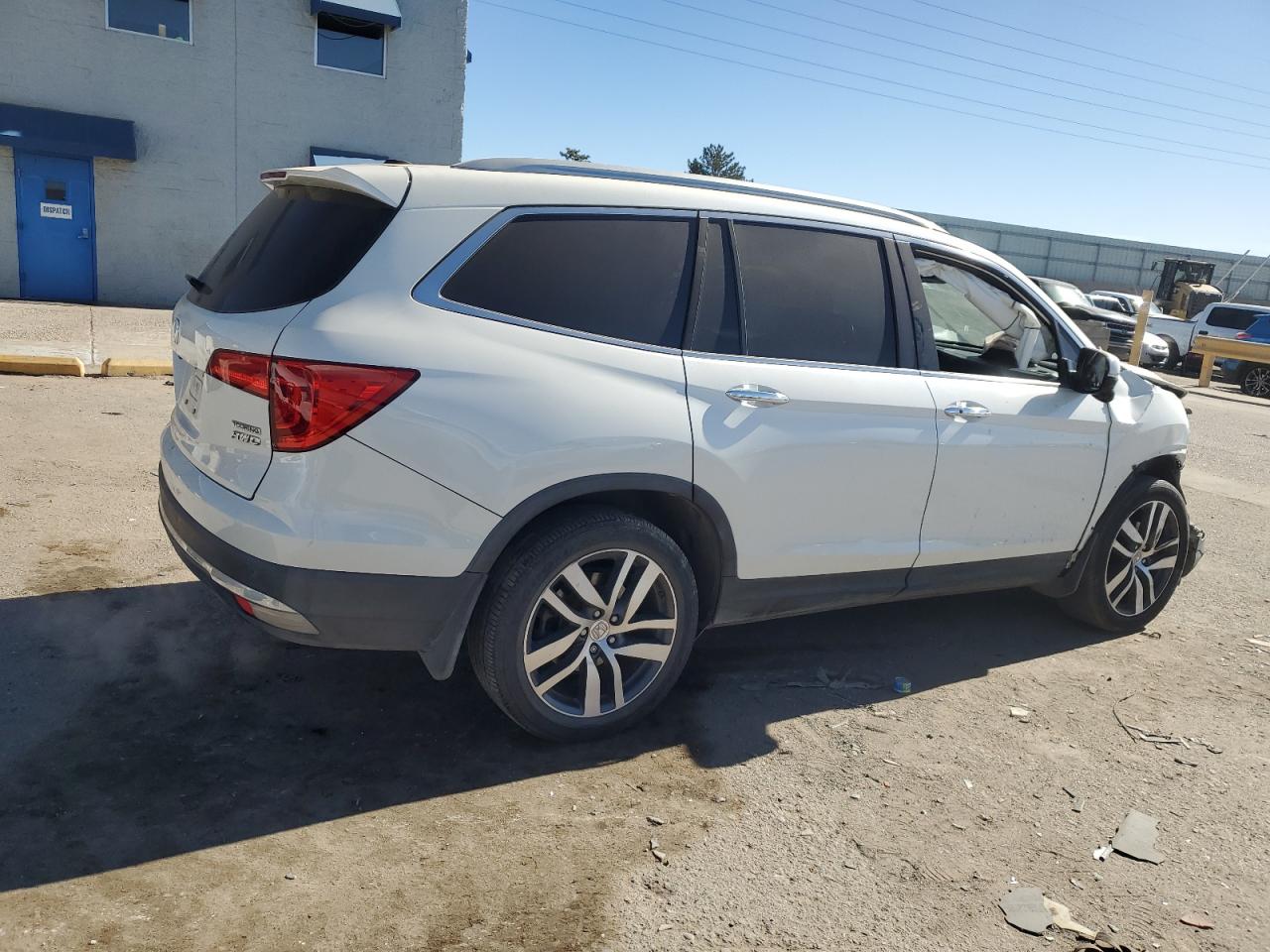 2016 Honda Pilot VIN 5FNYF6H93GB113931 Copart auction photo, front end damage thumbnail 3
