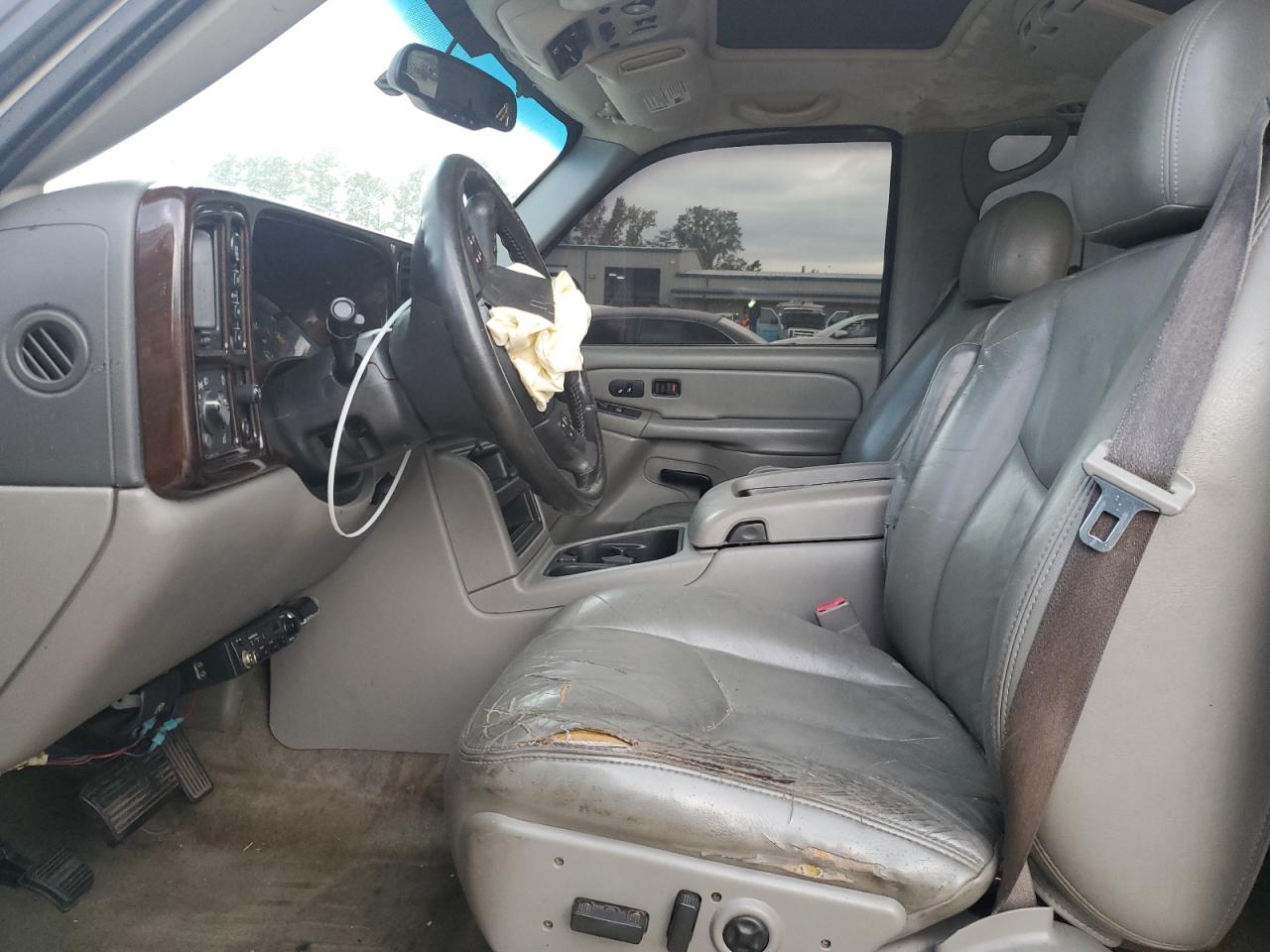2004 Chevrolet Tahoe VIN 1GNEK13Z54R218332 Copart auction photo, all over damage thumbnail 7